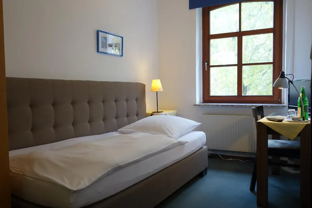 Pension Am Helenenwall Cologne 2*,