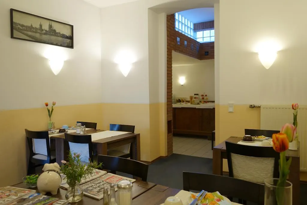 Pension Am Helenenwall Cologne Guest house